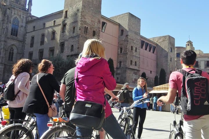 Ride and Frame Barcelona: Private Photo E-Bike Tour of Modernism and the Mediterranean