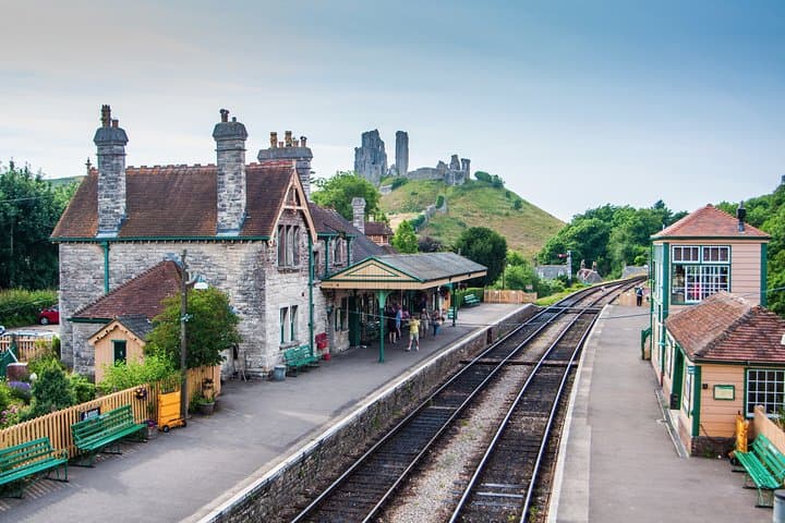 Swanage & Corfe Castle: Jurassic Coast Private Day Tour from Southampton