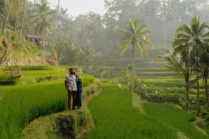 Private Bali Photoshoot in Ubud: Capture Rice Terraces, Temples & Monkeys photo 2