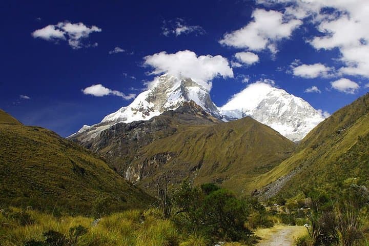 Huaraz 4-Day Mountain and Lake Trek: Lagoons, Glaciers & Chavín Ruins photo 2