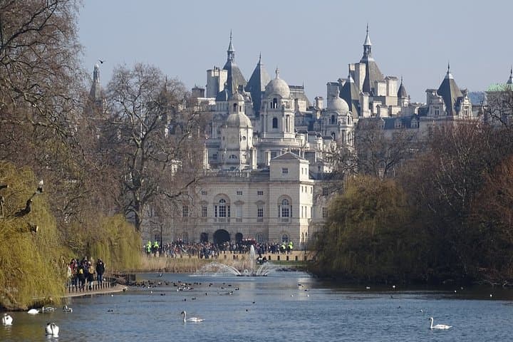 St James & Mayfair Private Walking Tour — Royal London in 5–6 Hours