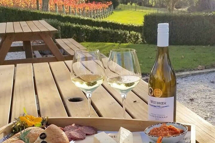 Private Auckland Wine & Muriwai Beach Tour with Gourmet Lunch photo 2