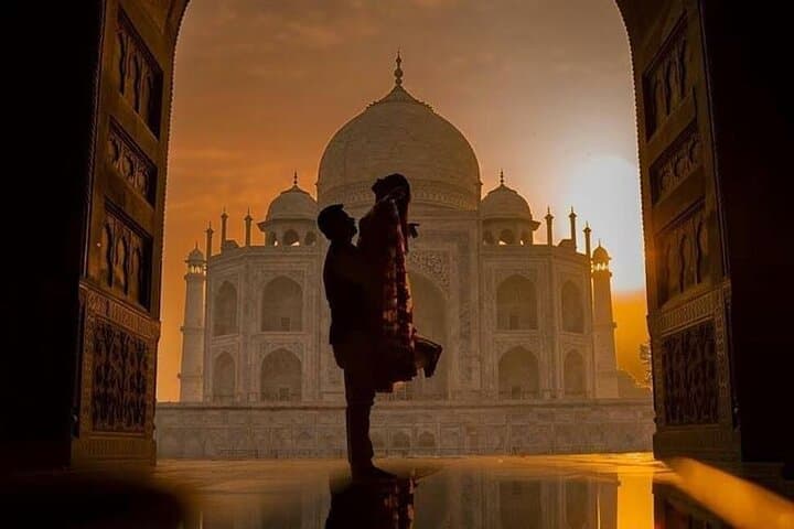 Sunrise at the Taj Mahal: Private Full-Day Tour from New Delhi