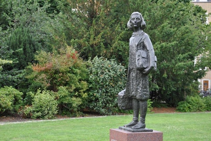 Anne Frank Private Bike Tour — Amstel Ride & River Quarter History by Bike photo 2