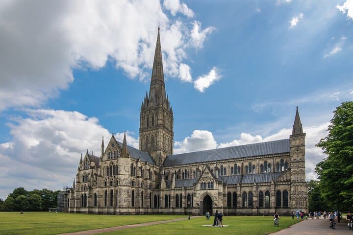 Private Salisbury & Magna Carta Day Tour from Southampton photo 2