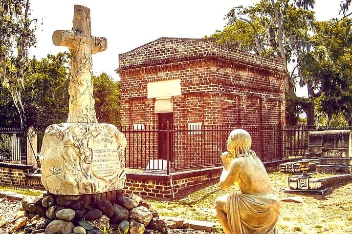 Ladies of Laurel Grove: Savannah's Women's History Tour in Laurel Grove Cemetery photo 2