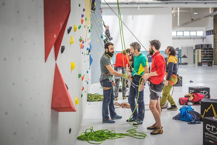 Climbing Experience in Milan: Introductory Indoor Climb with Aperitif
