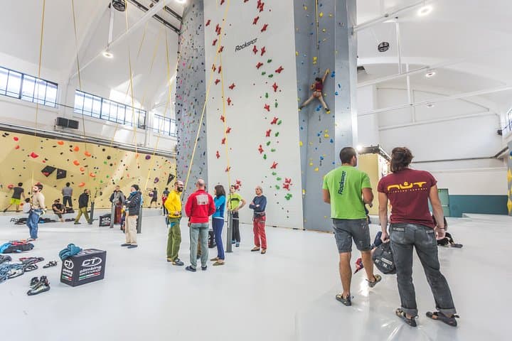 Climbing Experience in Milan: Introductory Indoor Climb with Aperitif photo 2