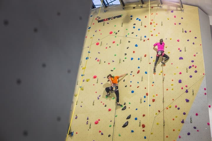 Climbing Experience in Milan: Introductory Indoor Climb with Aperitif photo 4