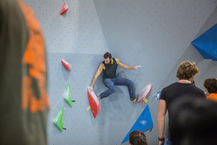 Climbing Experience in Milan: Introductory Indoor Climb with Aperitif photo 6