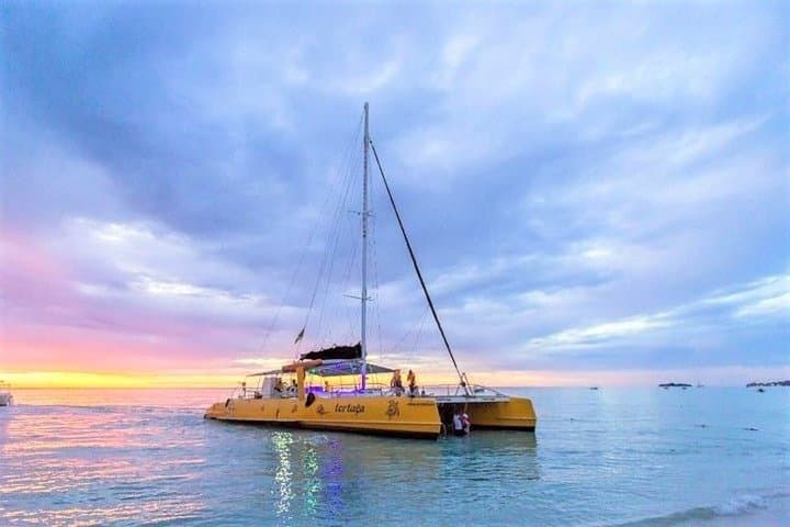 Full-Day Negril Catamaran Cruise to Reefs, Caves & Seven Mile Beach