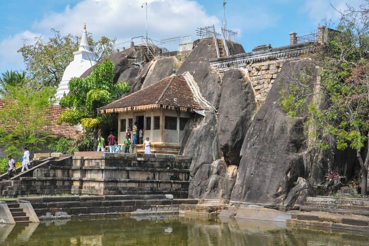 Anuradhapura Buddhist Icons Tour from Kalpitiya — Aukana & Ancient Sacred Sites Day Trip photo 4