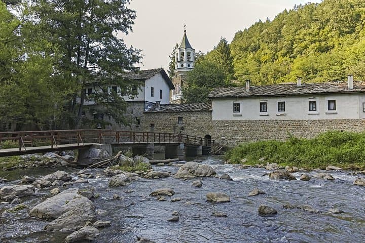 One-Day Bulgaria: Veliko Tarnovo, Bacho Kiro Cave & Dryanovo Monastery photo 4