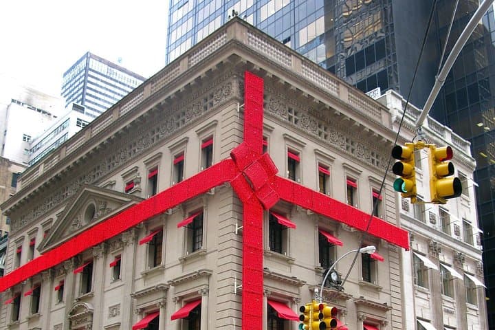 Private New York Christmas Tour with Driver and Guide — Holiday Lights, Windows and Markets photo 2