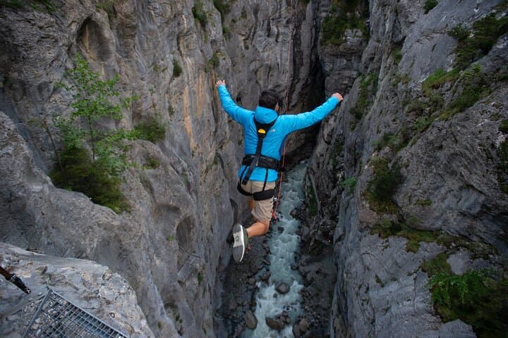 Grindelwald Canyon Swing from Interlaken: 90-Meter Jump over the Lütschine