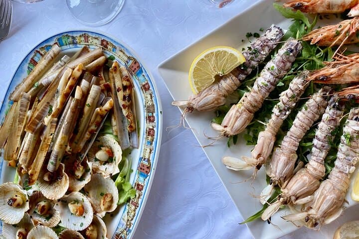 Private Grand Canal, Murano & Burano Boat Tour with 3-Course Lunch photo 4