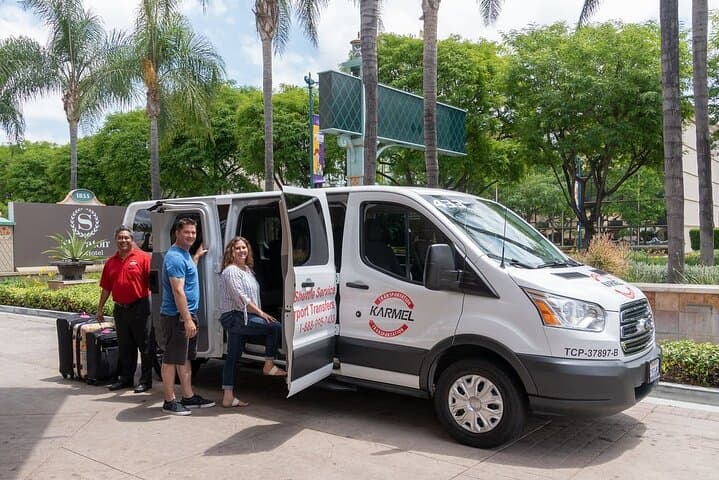 Private John Wayne Airport (SNA) Round-Trip Transfer to Anaheim Hotels — Fast Private Pickup photo 1