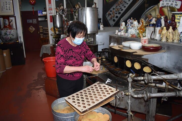 San Francisco Chinatown Food & History Walking Tour (Small Group)
