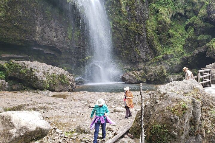 Hike to El Chorro de Giron Waterfall & Busa Lake Rim — Cuenca Full-Day Cloud-Forest Trek photo 5