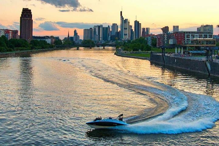 Frankfurt Jet Boat Tour on the Main — High-Speed Skyline Cruise