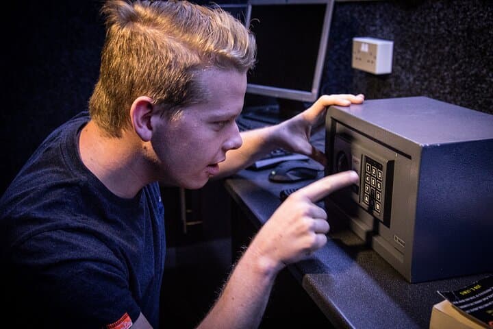 Undercover Agent Escape Game in London — Inside an MI6 Surveillance Van photo 5