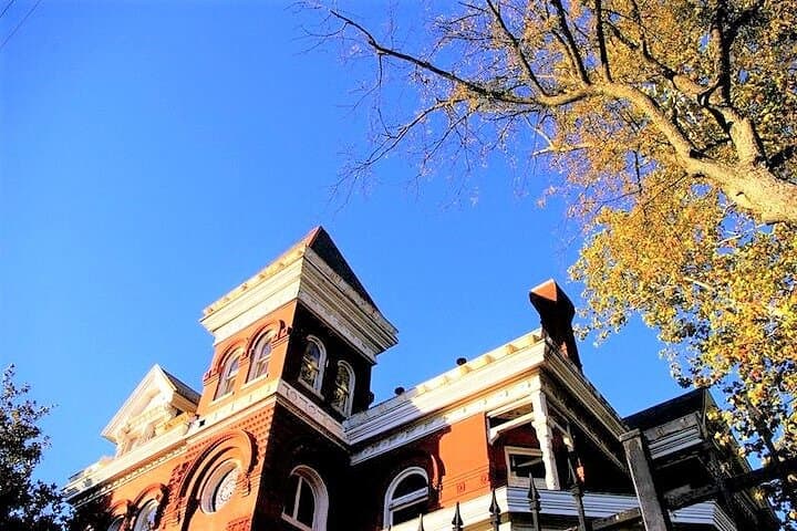 Memphis Discovery Tour: Beale Street, BBQ & Civil Rights Landmarks