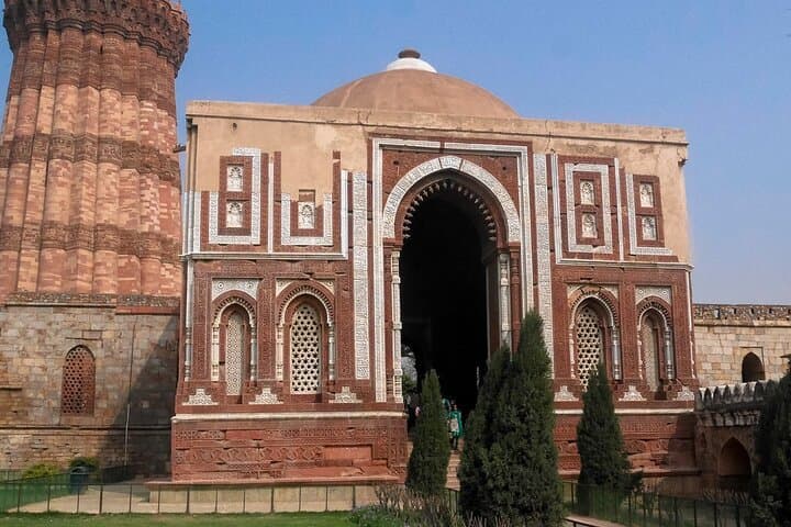 Guided Visit to Qutub Minar: Explore Delhi's 12th-Century Minaret & Ruins photo 4