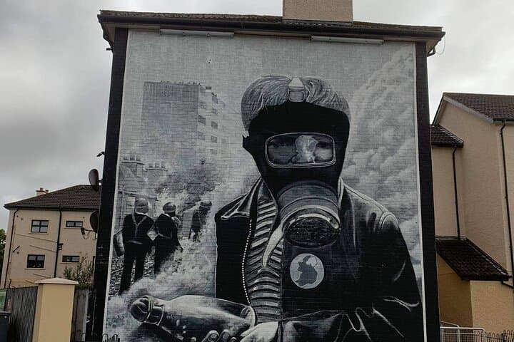Private Guided Walking Tour of Derry: The Story of Conflict and Peace