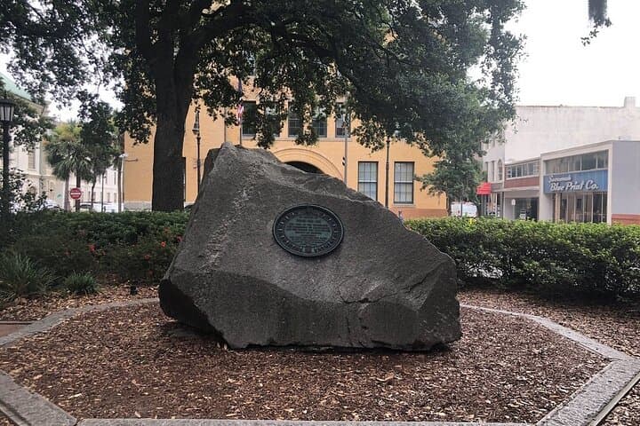 Historic Savannah Guided Walking Tour: Oglethorpe Squares, Architecture & Riverfront Stories photo 4