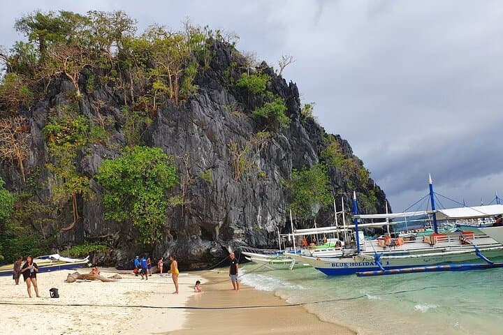 El Nido Island Hopping Tour A — Secret Lagoon, Seven Commandos & Snorkel Lunch photo 3