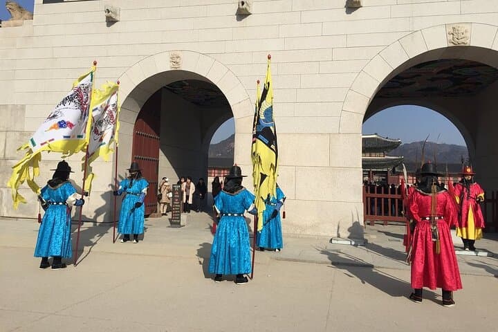 Full-Day Royal Palaces and Seoul City Small-Group Tour photo 4