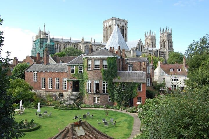 Private Walking Tour of York Walls: A Personalized Historic Walk photo 3