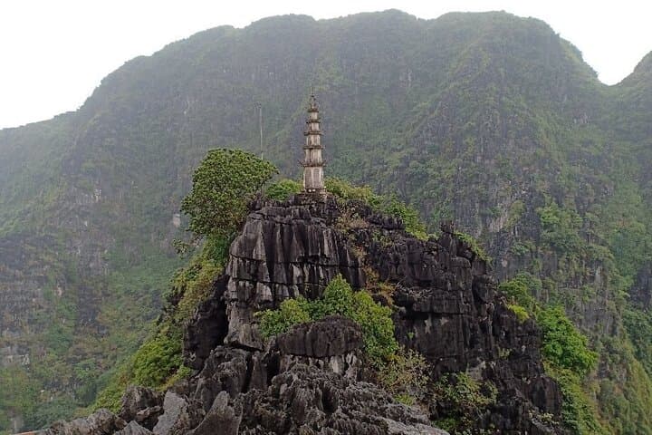 Hoa Lu & Tam Coc Day Trip: Sampan Boat Ride and Bicycle Through Ninh Binh Rice Fields photo 5