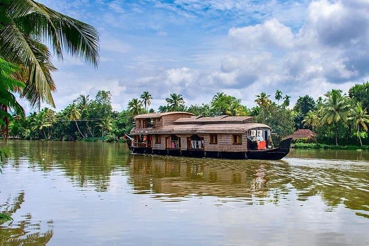 Cochin to Alleppey Backwaters Houseboat Escape — 2-Day Kerala Cruise photo 1