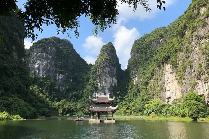 Trang An Grottoes & Bai Dinh Pagoda: Karst Cruise and Temple Day Tour from Hanoi photo 4