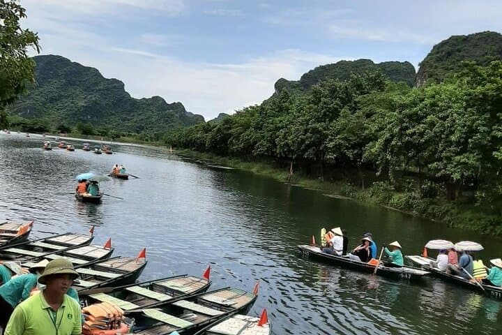 Trang An Grottoes & Bai Dinh Pagoda: Karst Cruise and Temple Day Tour from Hanoi photo 5