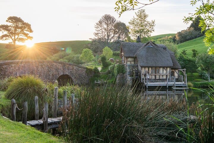 Hobbiton & Te Puia Private Day Tour from Auckland — Hobbiton Movie Set and Rotorua Geothermal Valley photo 5