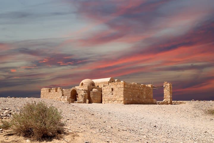 Desert Castles and Dead Sea: Private Full-Day Tour from Amman