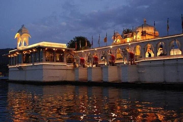 Sunset Boat Ride on Lake Pichola: Evening Cruise in Udaipur photo 3