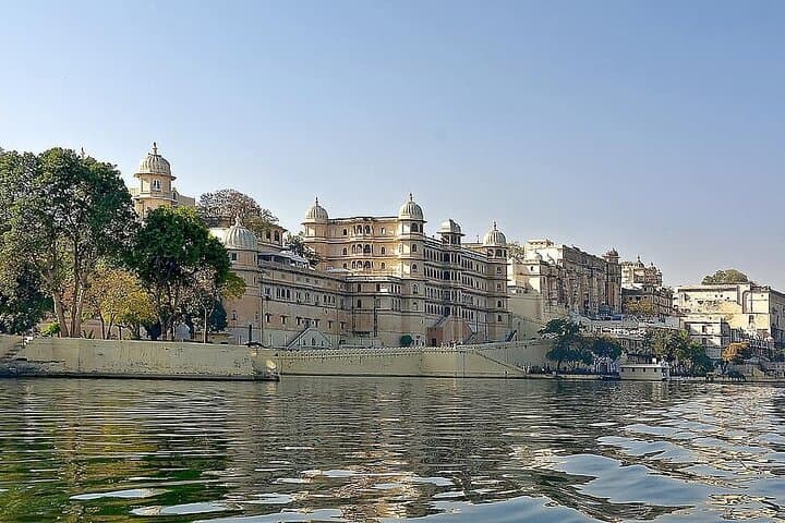 Sunset Boat Ride on Lake Pichola: Evening Cruise in Udaipur photo 5