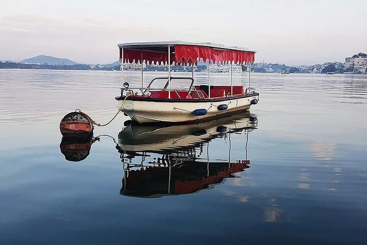 Sunset Boat Ride on Lake Pichola: Evening Cruise in Udaipur photo 6