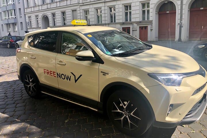 Private Taxi Tour of Berlin City East — 2–3h History & Architecture Drive photo 3