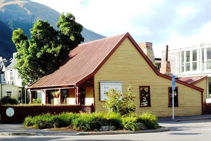 Queenstown Scavenger Hunt—Take The Leap Self‑Guided Photo Adventure photo 4