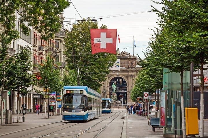 Best of Zurich: Walking Tour, Felsenegg Cable Car & Lake Zurich Ferry photo 5
