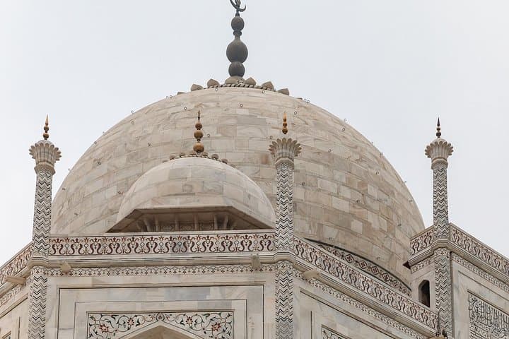 One-Day Taj Mahal & Agra Fort Trip from Bangalore (With Air Tickets) photo 4