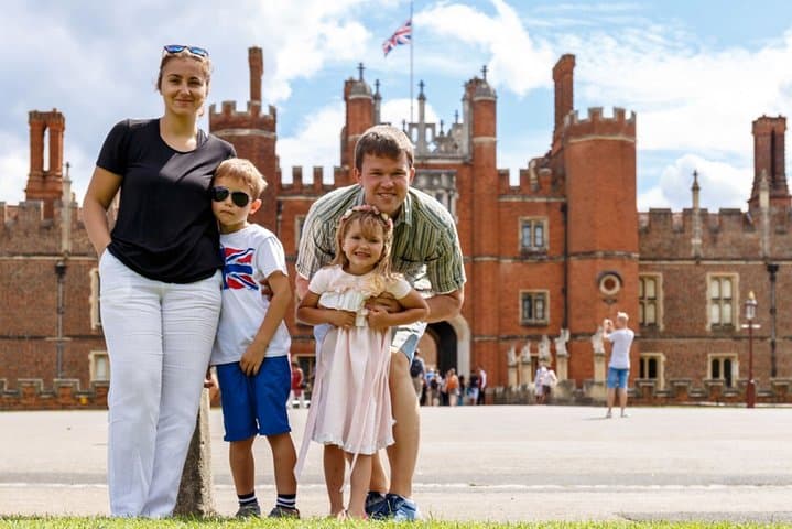 Private Car Tour: Hampton Court Palace & Windsor Castle Day Trip from London
