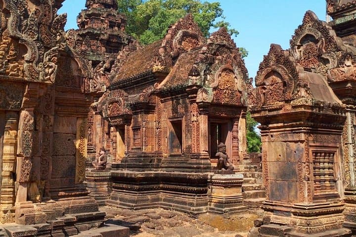 Hike Kbal Spean and Explore Banteay Srei & Banteay Samre from Siem Reap photo 1