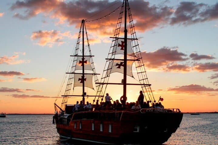 Sunset Dinner Cruise on the Columbus Galleon in Cancún — Romantic Couples Experience photo 6