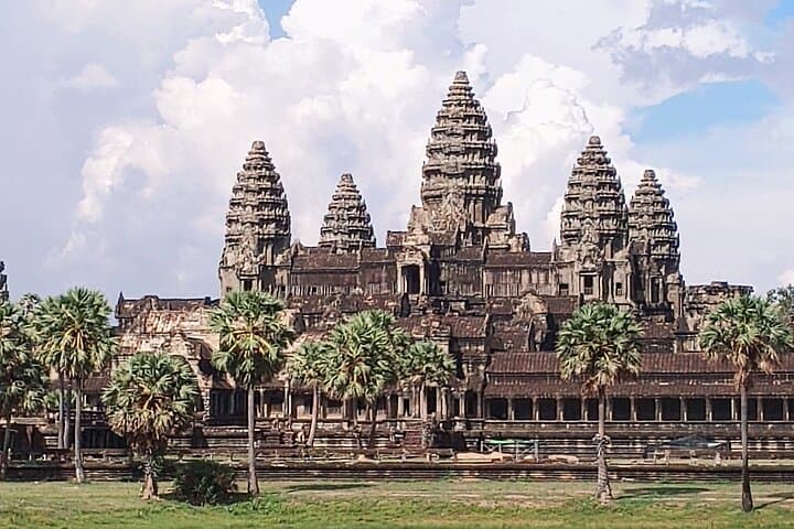Private Angkor Wat Day Tour: Angkor Thom, Ta Prohm & Temple Highlights