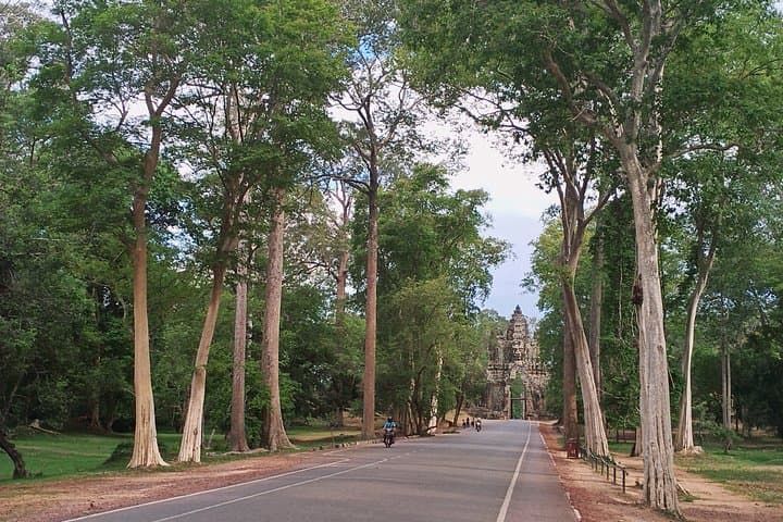 3-Day Private Angkor Temples Tour: Angkor Wat, Ta Prohm & Tonle Sap photo 3